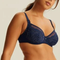 Soutien-gorge Emboîtant Avec Armatures Marine CAPRI 6 Soutien-gorge Emboîtant Avec Armatures Marine CAPRI -Magasin De Lingerie De Mode BL14500 021 WEB 11