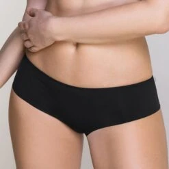 Slip Noir Livorne -Magasin De Lingerie De Mode CL02875 030 WEB 1 073e9a49 be1f 4d10 9977 8ab39534bd5c